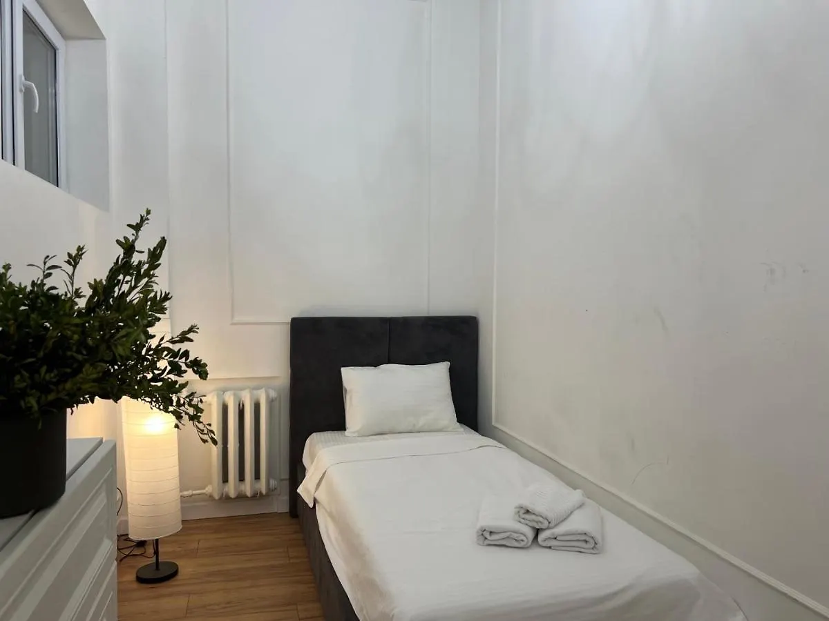 Apartment in Pushkinska str Kiev 0*,